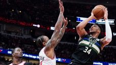 Allen scores 27, Bucks beat Bulls to take commanding series lead