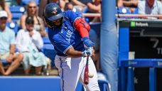 Blue Jays&#8217; Vladimir Guerrero Jr. leaves game with right knee discomfort; day to day