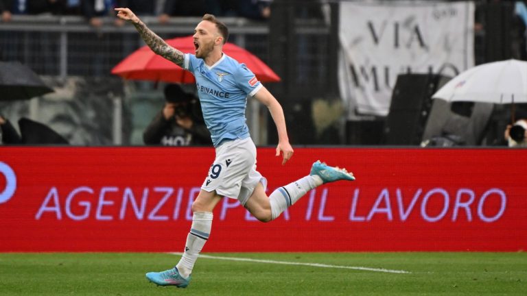 Lazio's Manuel Lazzari celebrates scoring during the Serie A soccer match between Lazio and Sassuolo, at the Rome Olympic stadium, Saturday, April 2, 2022. (Alfredo Falcone/LaPresse via AP)