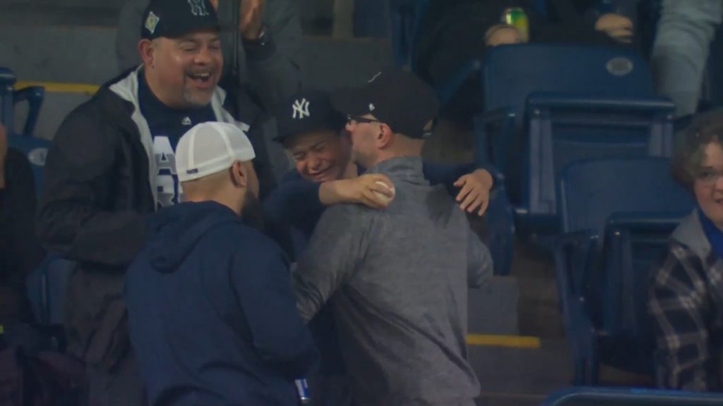 Aaron Judge meets with young fan in Toronto, autographs home run ball