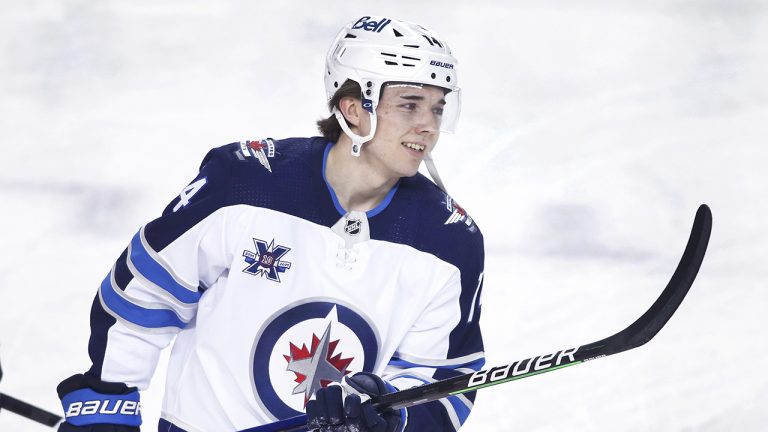 Winnipeg Jets player Ville Heinola (Larry MacDougal/CP)