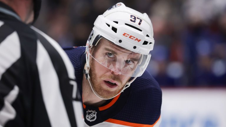 Edmonton Oilers' Connor McDavid lines up for a faceoff against the Vancouver Canucks during the third period of an NHL hockey game in Vancouver, on Tuesday, January 25, 2022. (Darryl Dyck/CP)