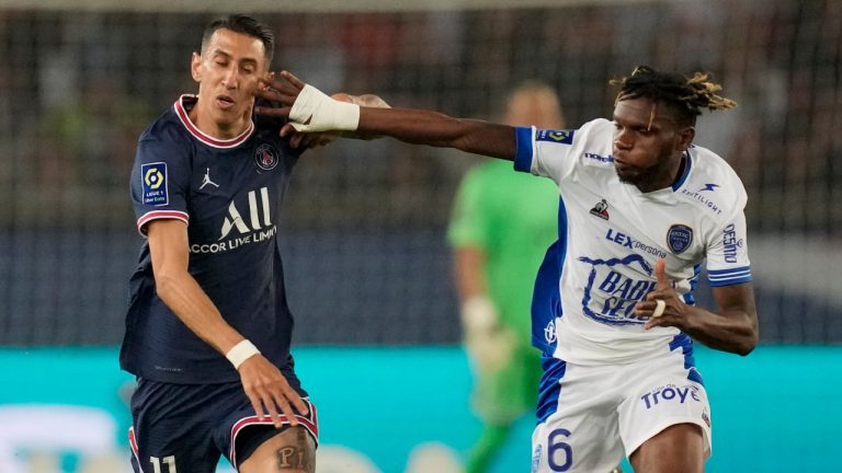 PSG's Angel Di Maria, left, and Troyes' Rominigue Kouame fight for the ball during the French League One soccer match at the Parc des Princes stadium in Paris on Sunday. (Christophe Ena/AP)