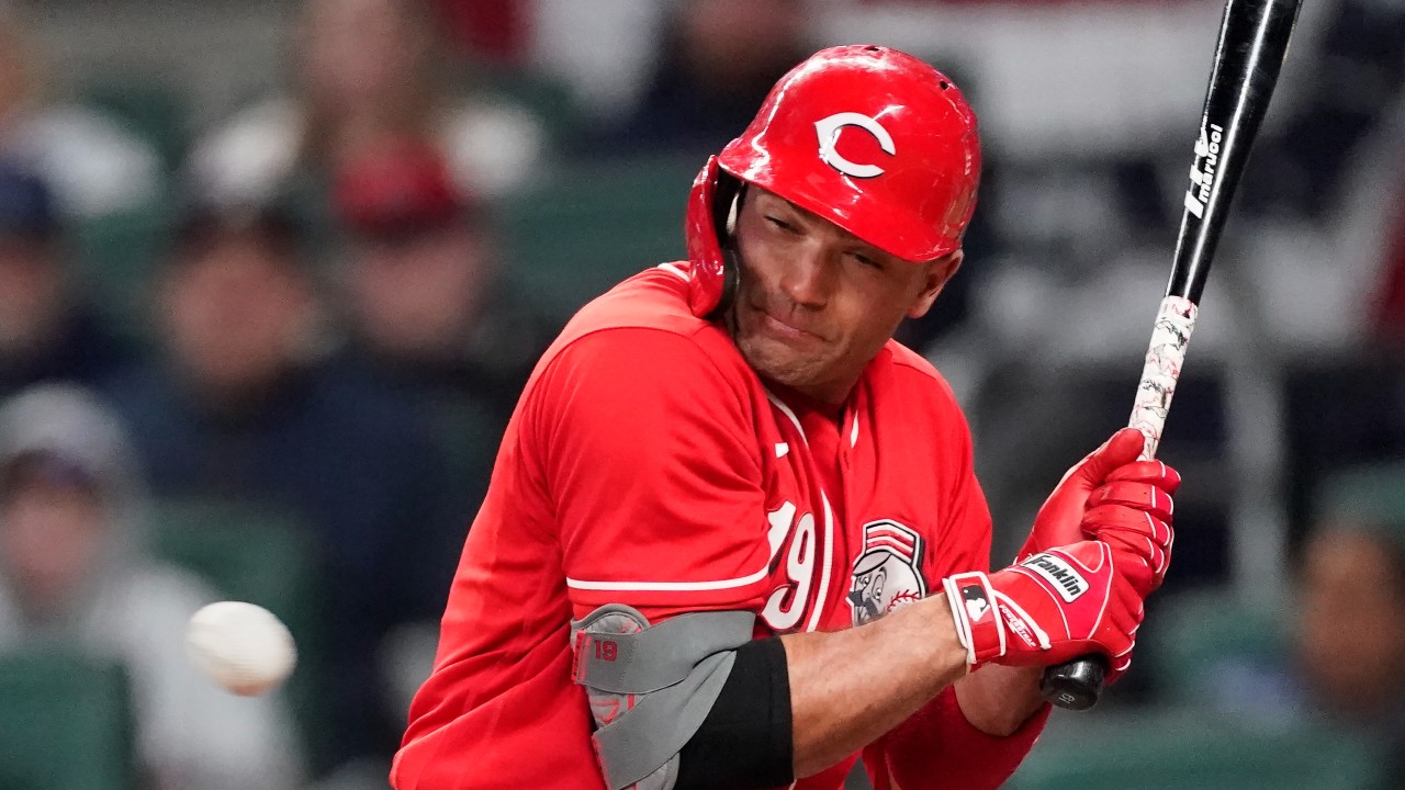 Watch: Cincinnati Reds' Joey Votto congratulates the Toronto Raptors