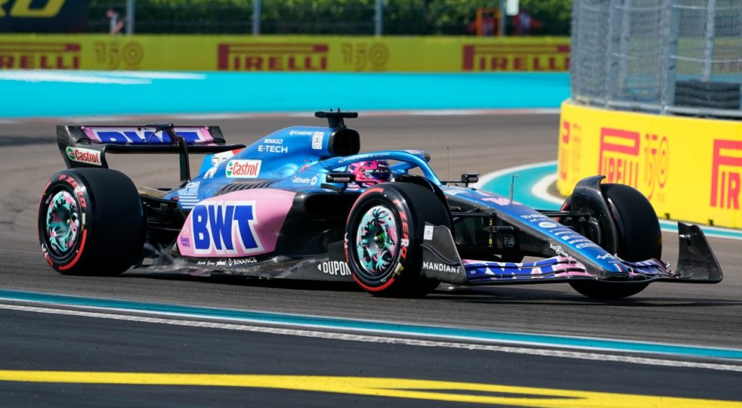 Fernando Alonso accuse les commissaires de course de la FIA à Miami d’incompétence