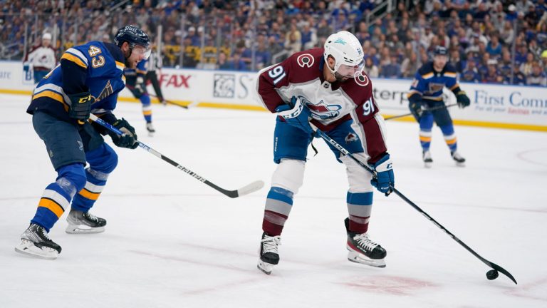 Colorado Avalanche's Nazem Kadri (91) reaches for a loose puck as St. Louis Blues' Calle Rosen (43) defends during the first period in Game 4 of an NHL hockey Stanley Cup second-round playoff series. (Jeff Roberson/AP)