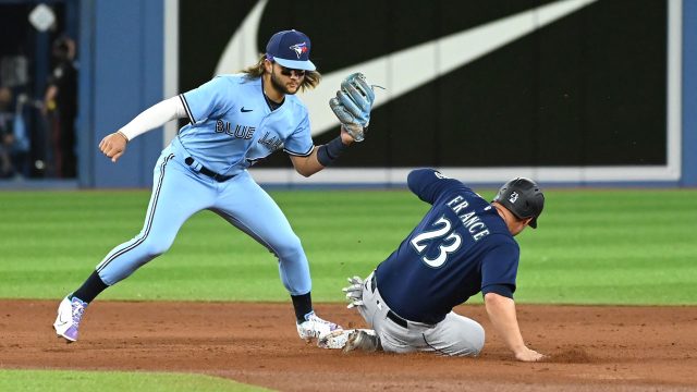 Mariners' Luis Castillo blanks Blue Jays in Game 1