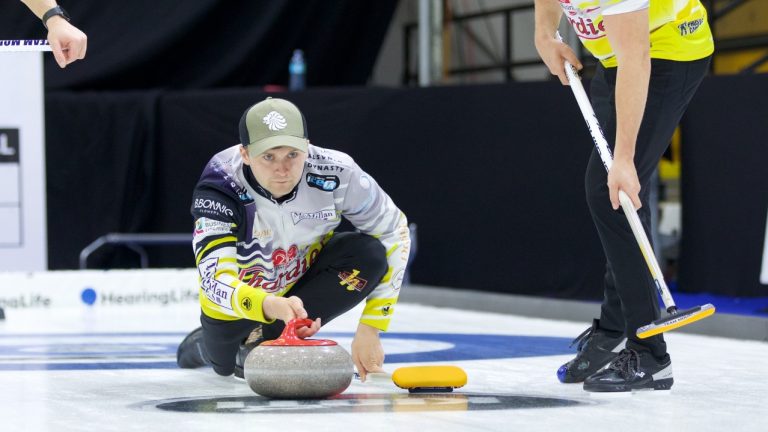 Bruce Mouat delivers a shot during the seventh draw of the KIOTI Tractor Champions Cup at the Olds Sportsplex on May 4, 2022. (Anil Mungal)