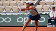 No. 1 Swiatek finds focus at French Open amid 31-match run