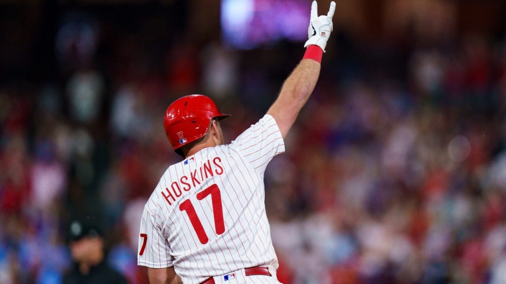 Phillies Ryhs Hoskins massive bat slam after homer against the
