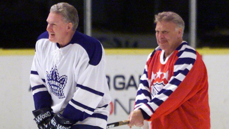 Former Toronto Maple Leaf Larry Hillman pulls Bobby Hull onto the ice at the NHL Heroes team practice as part of NHL All-Star weekend festivities in Toronto on Friday Feb. 4, 2000. Hillman, who was part of six Stanley Cup-winning teams over a lengthy and well-travelled pro hockey career, has died at age 85. (Kevin Frayer/CP)