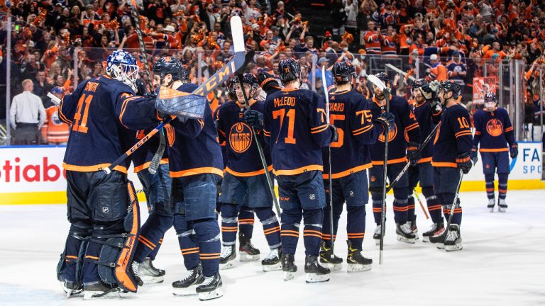 Edmonton Oilers celebrate the win over the Los Angeles Kings during NHL playoff action in Edmonton on Wednesday, May 4, 2022. (Jason Franson/CP)