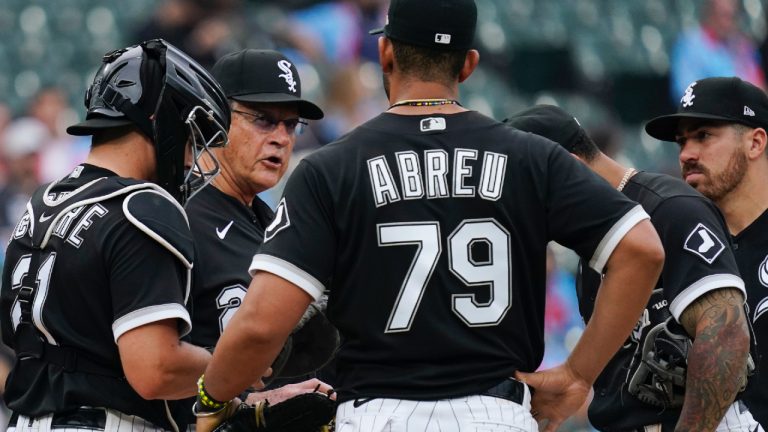 Chicago White Sox manager Tony La Russa, second from left, talks to his players during the 10th inning of a baseball game against the Texas Rangers in Chicago, Saturday, June 11, 2022. (Nam Y. Huh/AP)