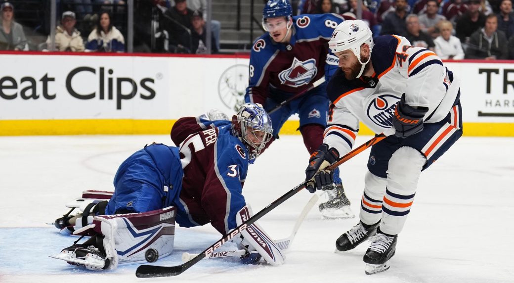 Models behind Oilers bench capture the internet's attention