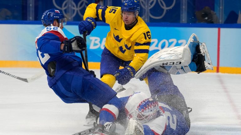 Sweden's Gustav Rydahl, centre, has been signed by the New York Rangers. (Petr David Josek/AP)