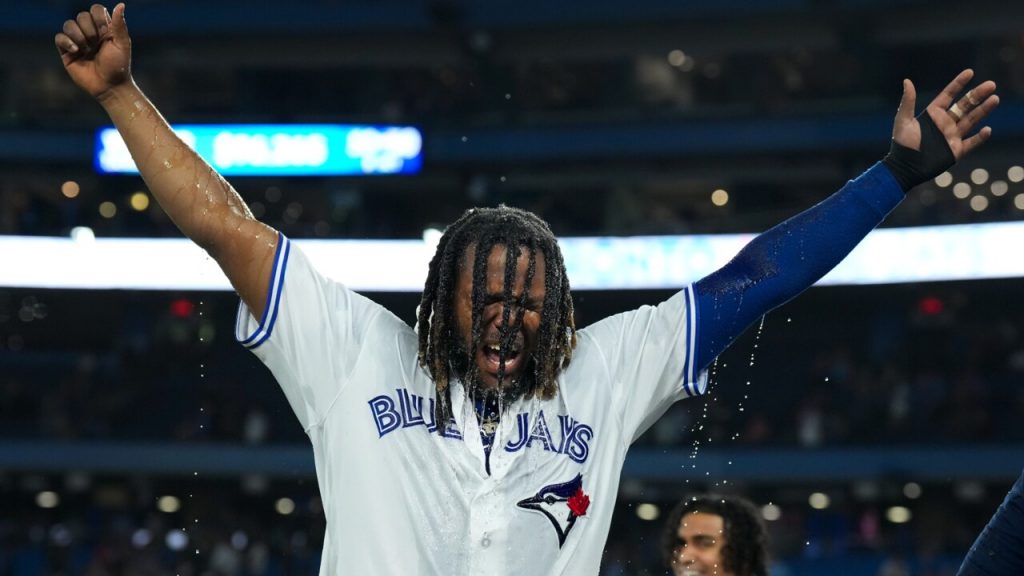 Vlad Guerrero Jr. Impresses HOF Dad With 3-HR Game