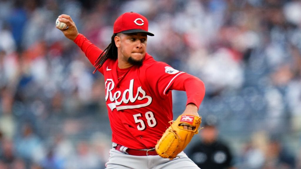 Reds may seek Astros' top prospects in Luis Castillo trade talks