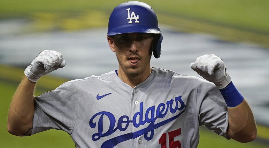 Dodgers catcher Austin Barnes agrees to two-year extension