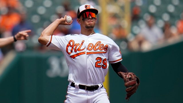 Orioles beat Cubs 7-1, extend winning streak to 10 games