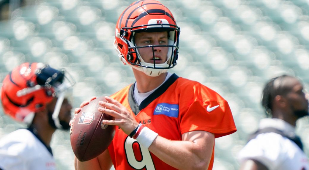 Cincinnati Bengals quarterbacks Joe Burrow (9) and quarterback Brandon  Allen (8) warm up before an NFL