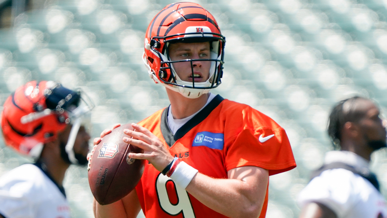 Bengals QB Burrow taken to hospital following loss to Packers