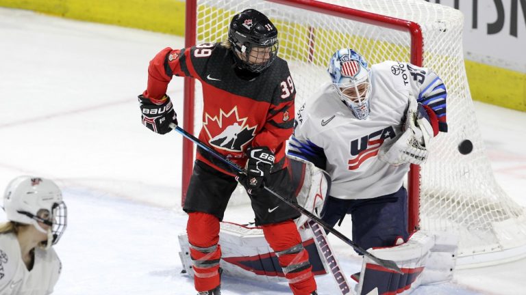 Former Team Canada forward Ann-Sophie Bettez (39) has joined the PHF's new Montreal expansion team. (Nicole Osborne/CP)