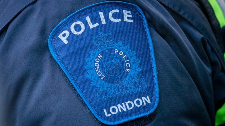 London police logo pictured on an officer. (Lars Hagberg/CP)