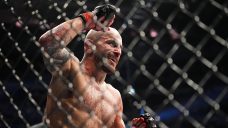 Volkanovski defends title, beats Holloway again at UFC 276