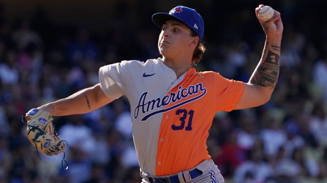 Blue Jay Jordan Romano, heir to the sultan of squat, turned to science for  the nasty slider that's breaking his way