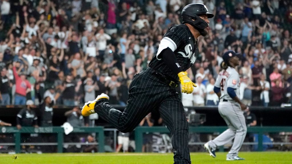 Moncada look ready, but Chicago White Sox won't rush him