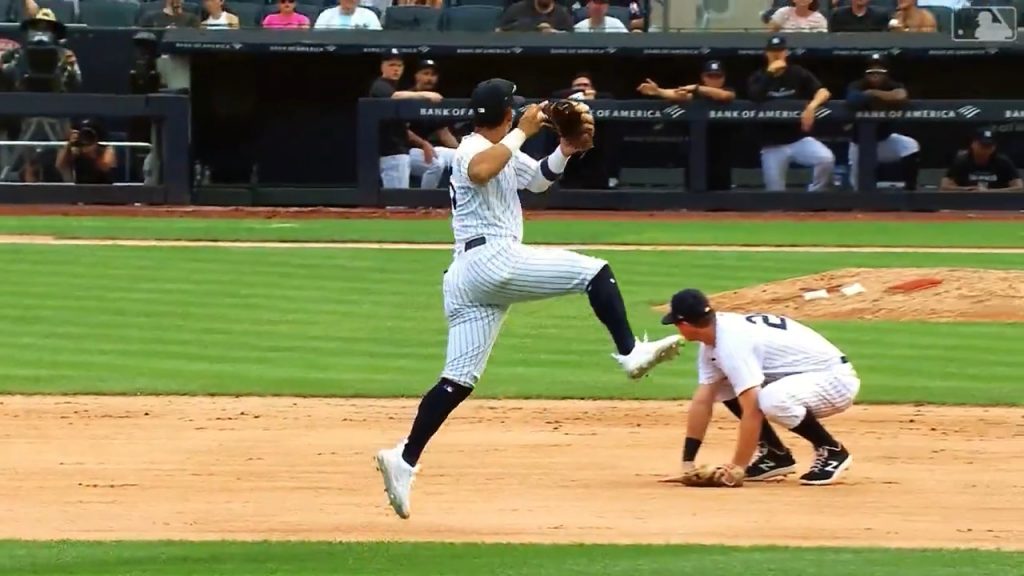 Oswaldo Cabrera's HR-robbing grab, 08/19/2022