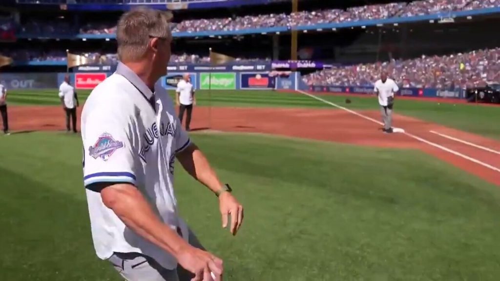 A World Series reunion brings together Joe Carter and the coach