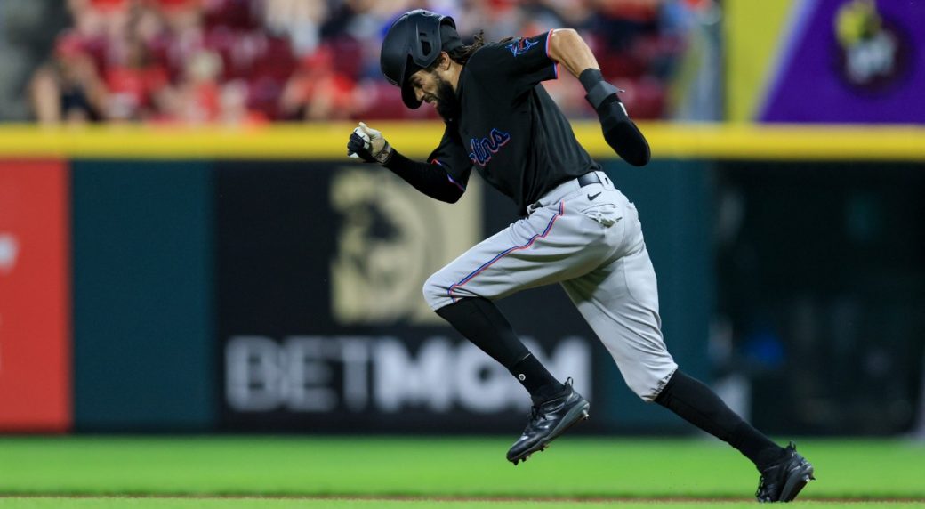 Twins sign veteran outfielder Billy Hamilton seeking speed and some hits