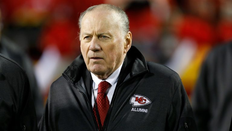 Former Kansas City Chiefs quarterback Len Dawson stands on the sideline during the second half of an NFL football game against the Denver Broncos in Kansas City, Mo., Oct. 30, 2017. (AP Photo)