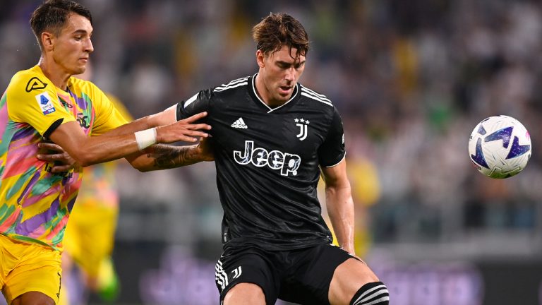 Juventus' Dusan Vlahovic, right, and Spezia's Jakub Kiwior battle for the ball during the Serie A soccer match between Juventus and Spezia at Juventus Stadium, Turin, Italy, Wednesday Aug. 31, 2022. (Fabio Ferrari/LaPresse via AP)