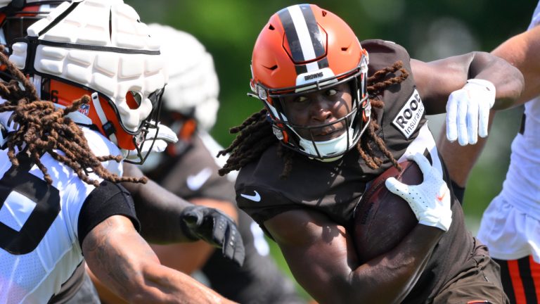 Cleveland Browns running back Kareem Hunt runs with the ball during the NFL football team's training camp Wednesday, Aug. 3, 2022, in Berea, Ohio. (David Richard/AP)