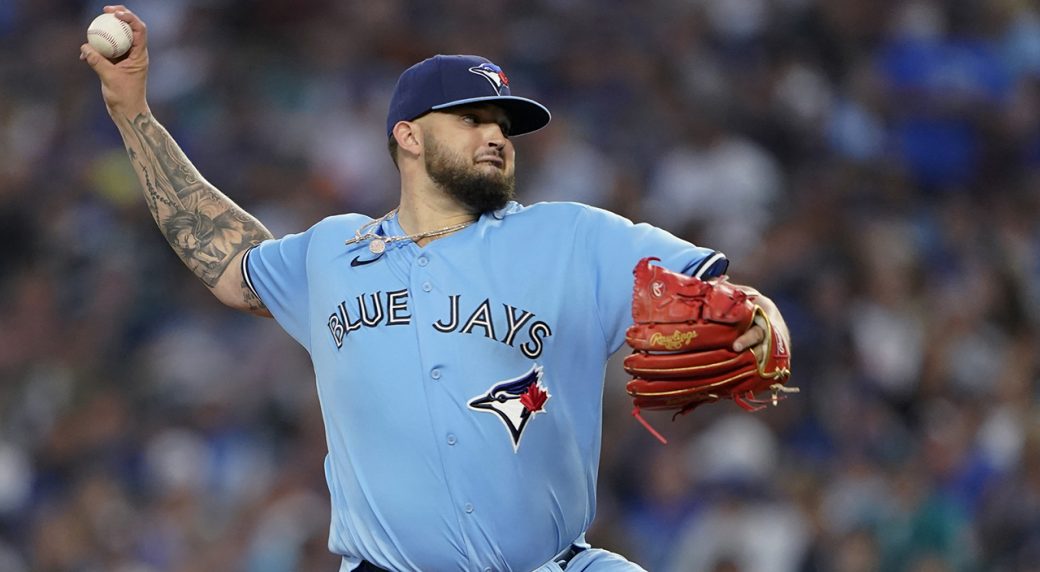 Blue Jays ace Alek Manoah soaking up all the info he can at spring