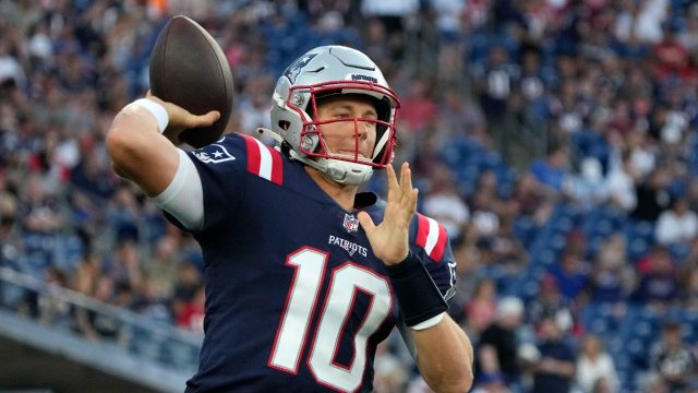 Mac Jones solid, Panthers pause QB battle in Pats' 20-10 win - The