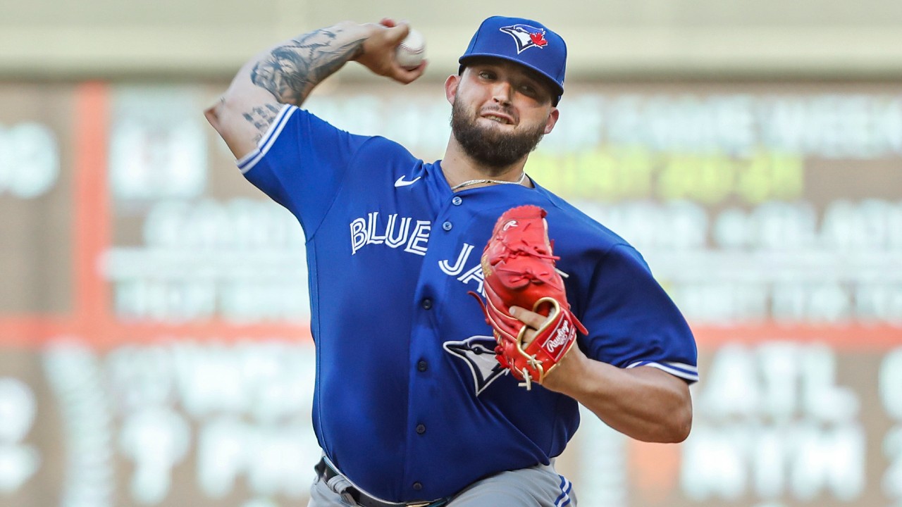 Alek Manoah looks sharp in victorious return to Blue Jays rotation