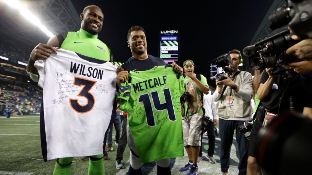 Geno Smith hears chants, relishes Seahawks opening victory