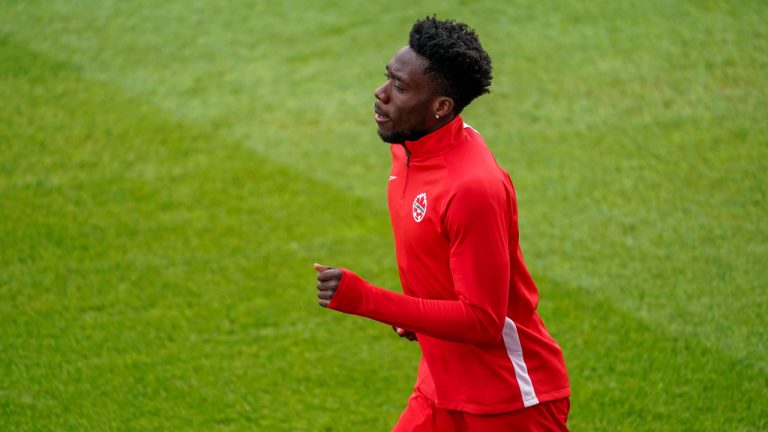 Alphonso Davies of the Canada men's national soccer team trains in Toronto. (Evan Buhler/CP)