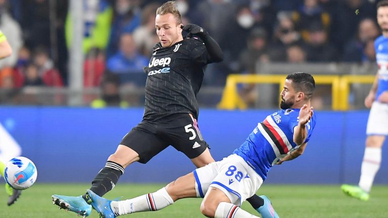 Sampdoria's Tomas Rincon, foreground, vies for the ball with Juventus' Arthur Melo, during the Serie A soccer match between Sampdoria and Juventus, at Luigi Ferraris Stadium, in Genoa, Italy, Saturday, March 12, 2022. (Tano Pecoraro/LaPresse via AP)