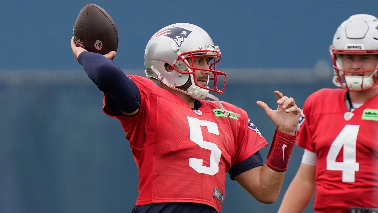 Patriots turn to Bailey Zappe at QB after Brian Hoyer injury