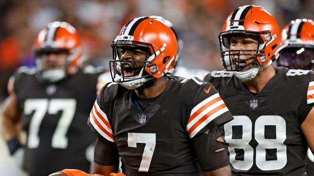 Washington Commanders sign former Browns QB Jacoby Brissett to $8 million  deal - Dawgs By Nature