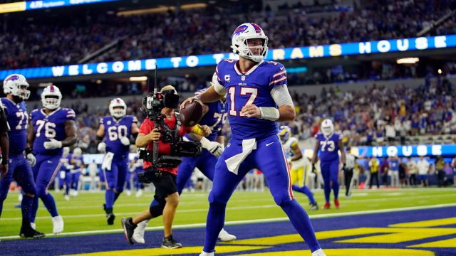 Defending champion Rams humbled by Bills in opening rout