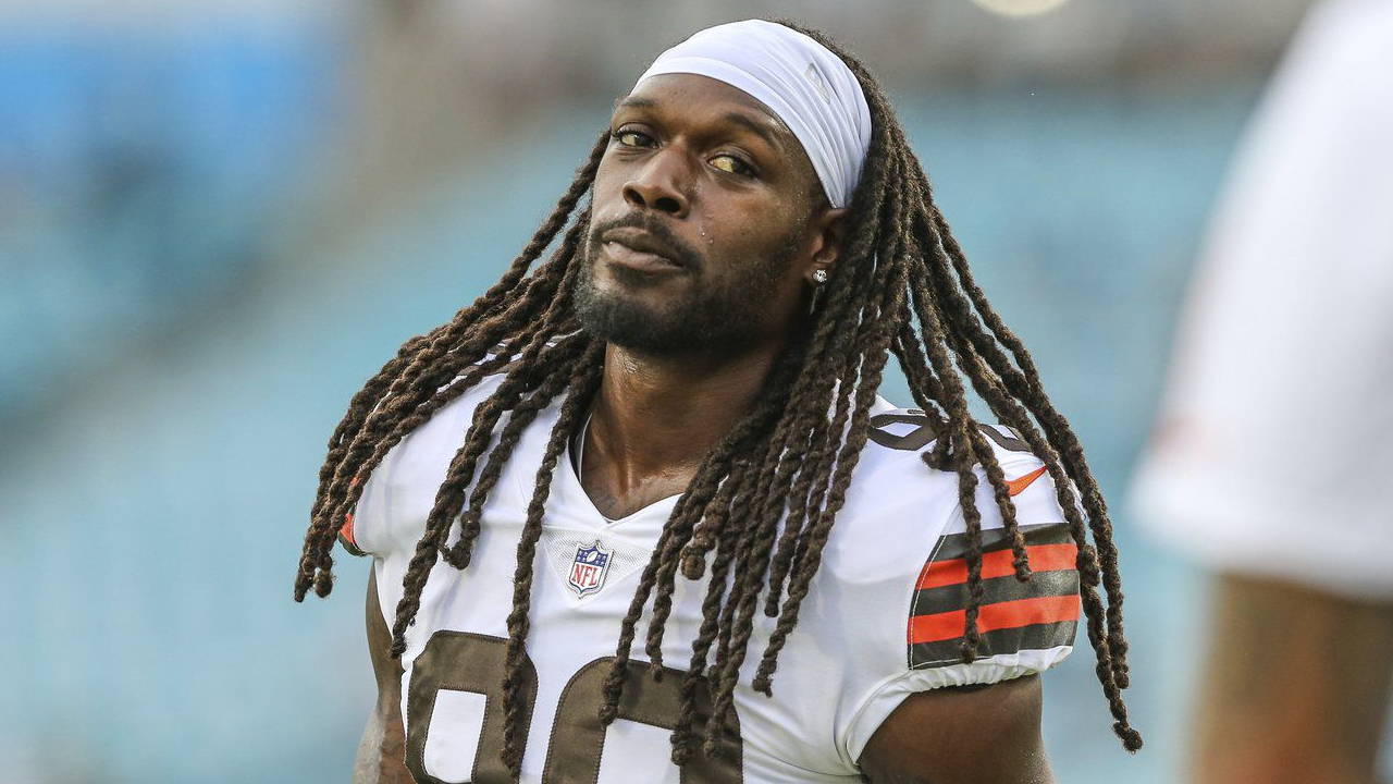 Browns defensive end Jadeveon Clowney leaves game, ruled out with ankle  injury 