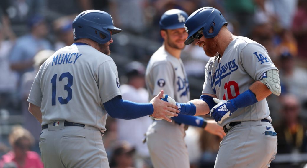 Freddie Freeman hits a GRAND SLAM to extend the Dodgers lead! 