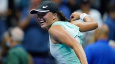 No. 1 Swiatek tops Pegula, advances to U.S. Open semifinals vs. Sabalenka