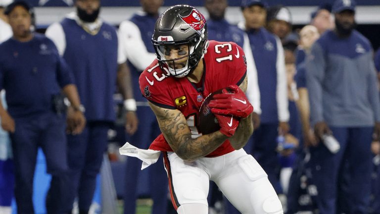 Tampa Bay Buccaneers wide receiver Mike Evans catches a pass for a first down in the first half of a NFL football game against the Dallas Cowboys in Arlington, Texas, Sunday, Sept. 11, 2022. (Michael Ainsworth/AP)