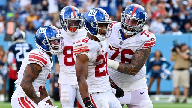 Daboll's Giants rally from 13 down to beat Titans 21-20